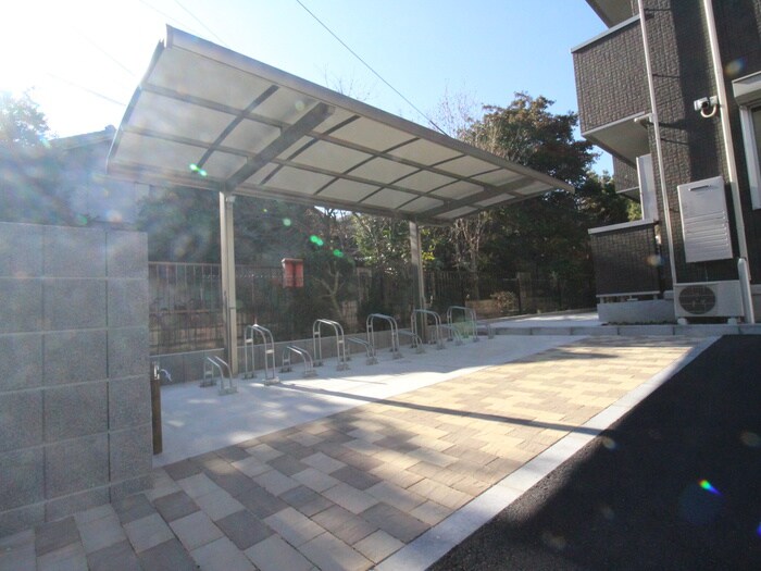 物件外観写真4　(駐輪場)