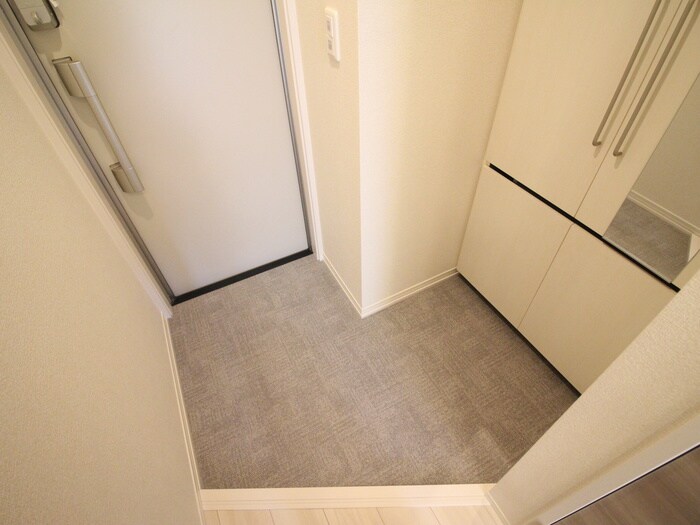 物件内観写真16　(玄関)