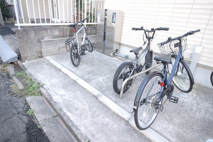 物件外観写真3　(駐輪場)