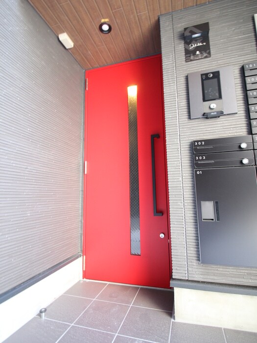 物件外観写真4　(エントランス部分)