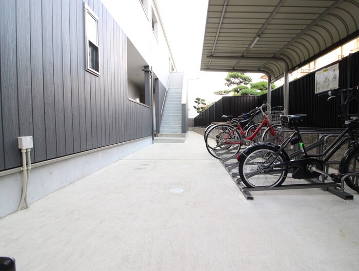 物件外観写真5　(駐輪場)