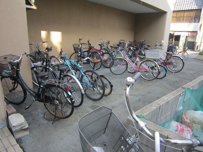 物件外観写真3　(駐輪場)