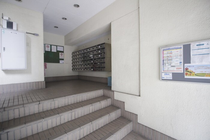 物件外観写真5　(エントランス部分)