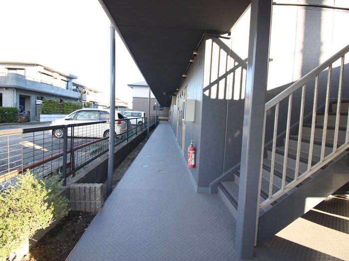 物件外観写真6　(エントランス部分)