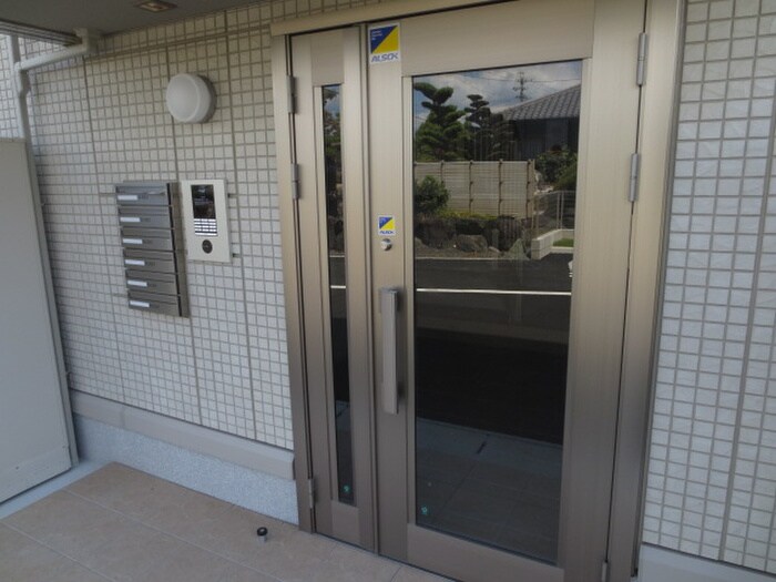 物件外観写真4　(エントランス部分)