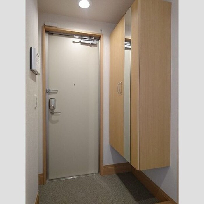 物件内観写真11　(玄関)