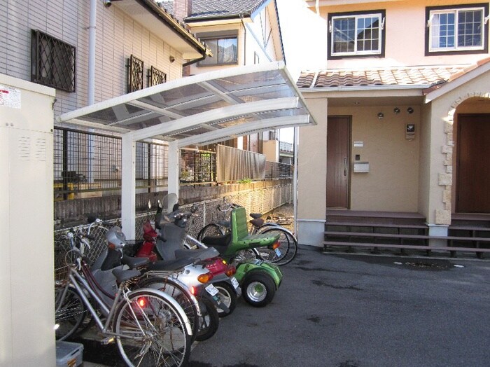 物件外観写真2　(駐輪場)