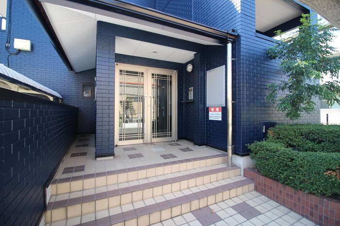 物件外観写真2　(エントランス部分)
