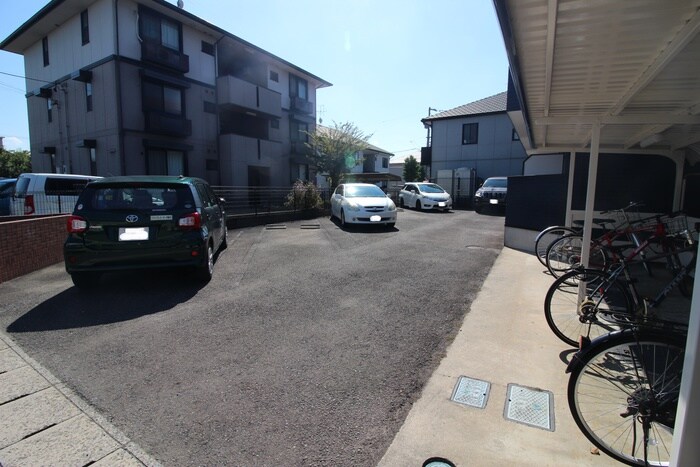 物件外観写真4　(駐車場)