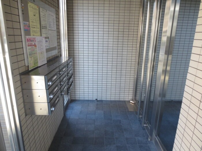 物件外観写真5　(エントランス部分)