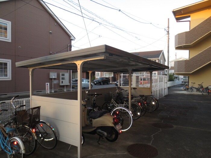 物件外観写真6　(駐輪場)
