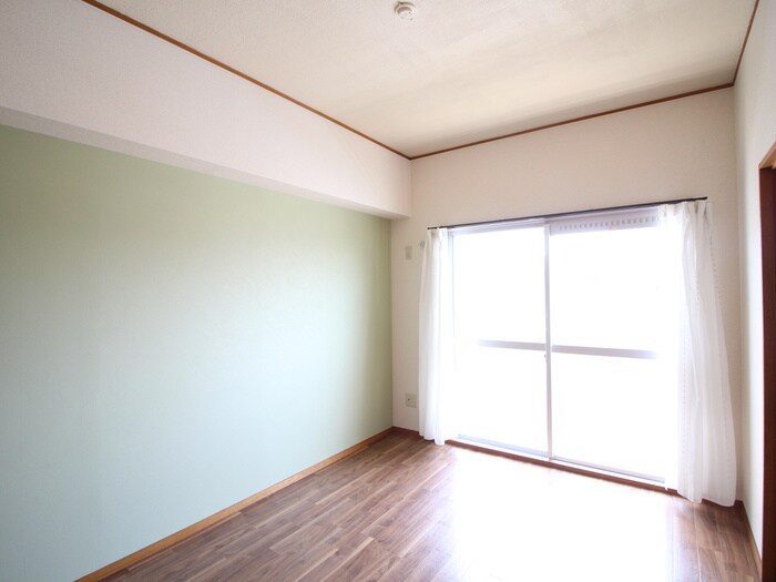 物件内観写真2　(居室)