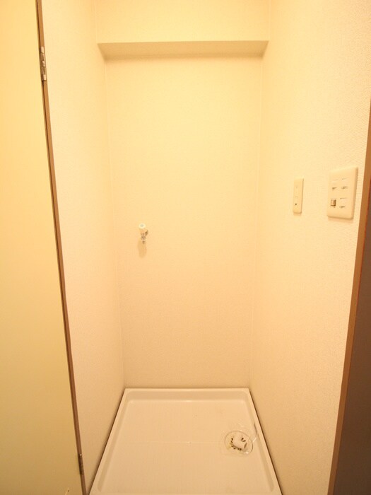 物件内観写真7　(洗濯機置場)