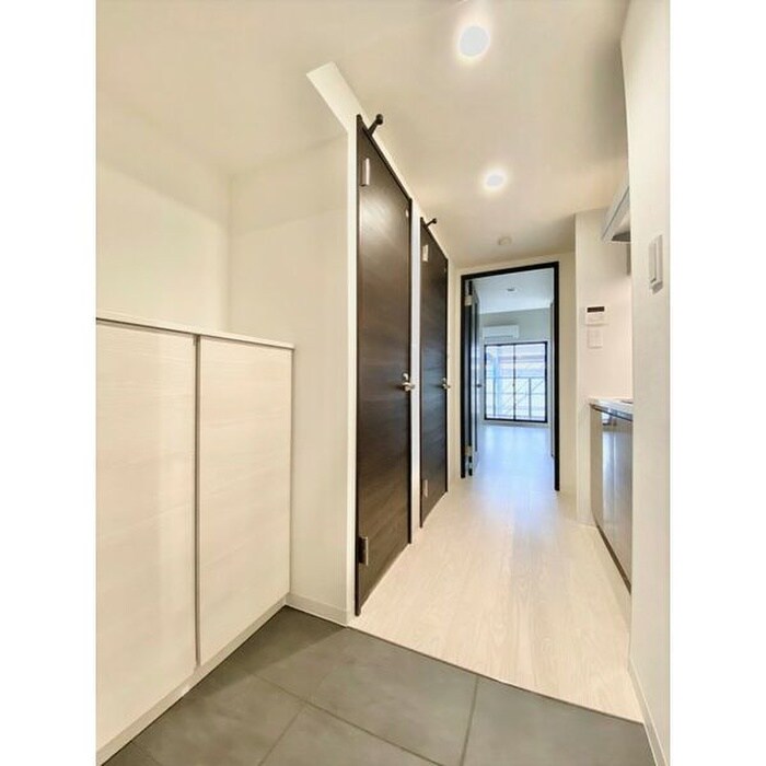 物件内観写真7　(玄関)