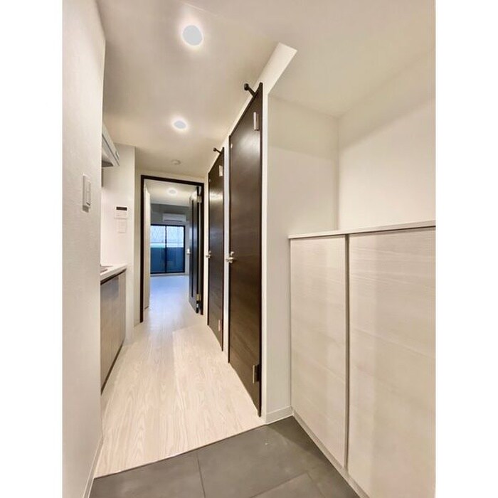 物件内観写真7　(玄関)