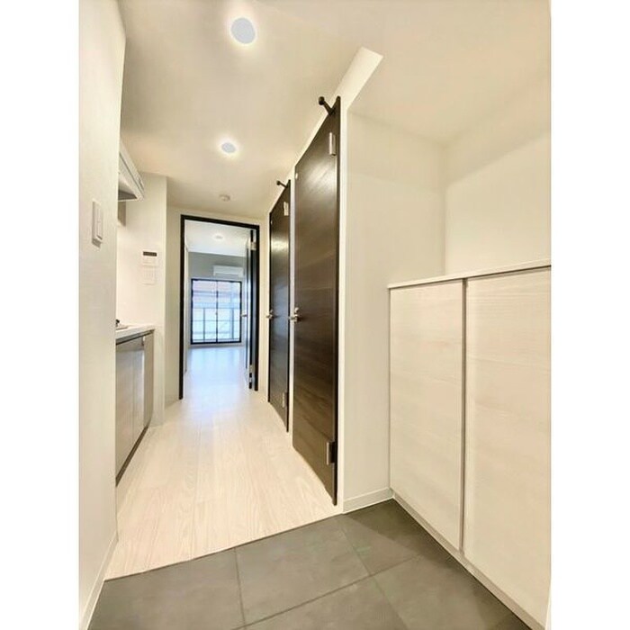 物件内観写真7　(玄関)