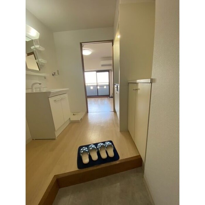 物件内観写真15　(玄関)