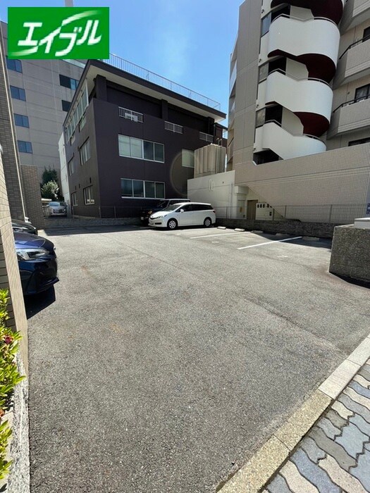 物件外観写真4　(駐車場)