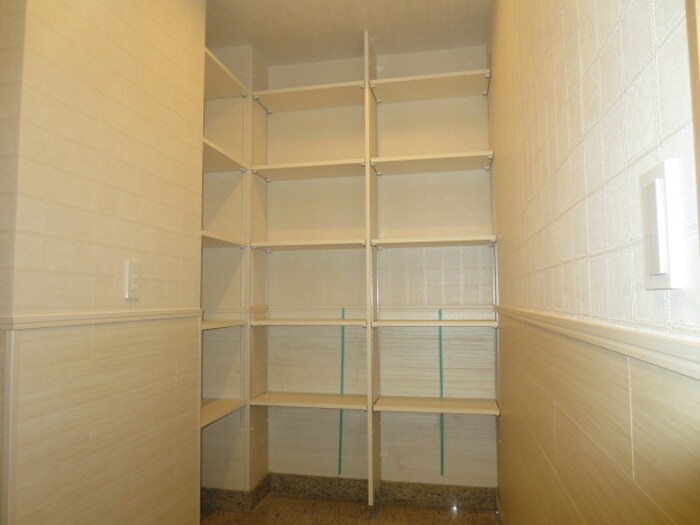 物件内観写真17　(玄関)