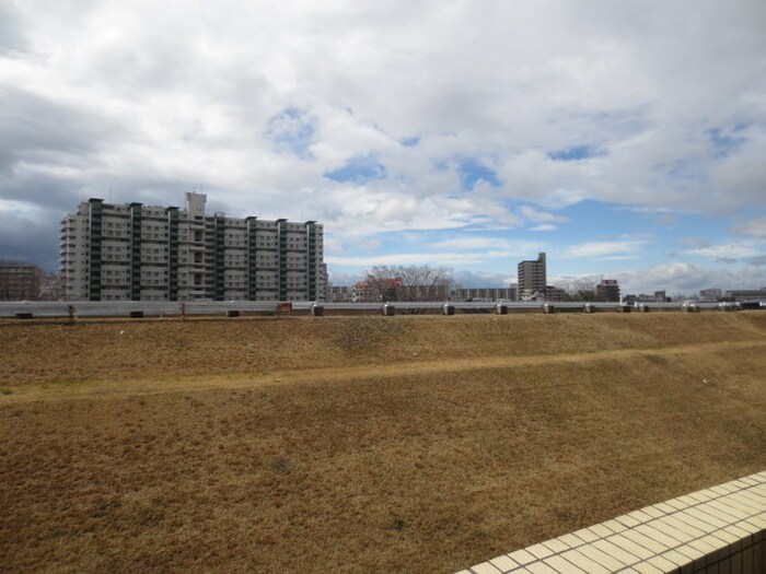 物件内観写真22　(室内からの展望)