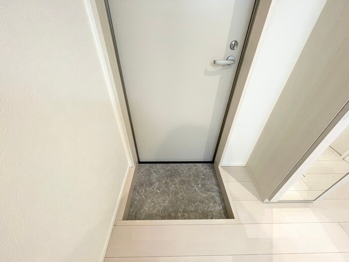 物件内観写真16　(玄関)