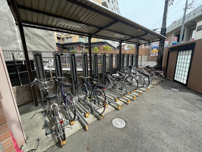 物件外観写真4　(駐輪場)
