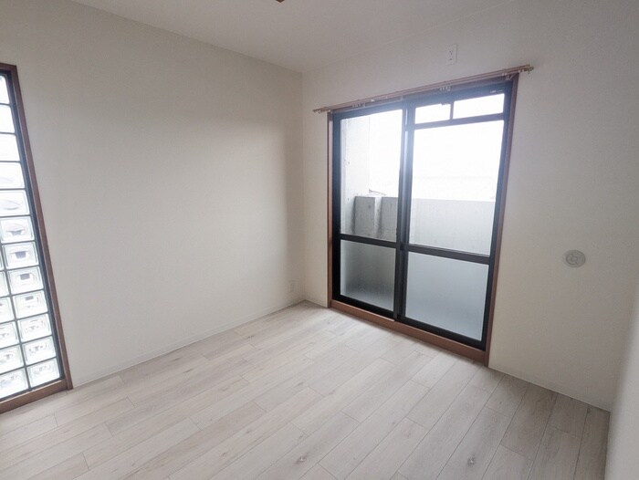 物件内観写真10　(居室)