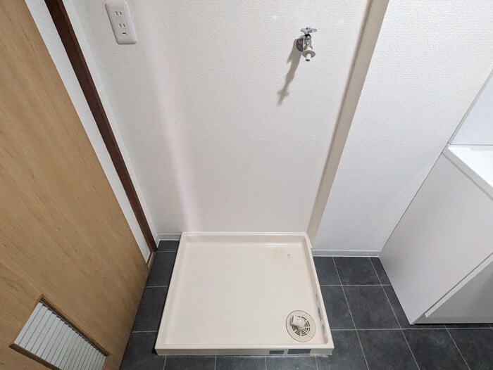 物件内観写真15　(洗濯機置場)