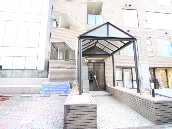 物件外観写真2　(エントランス部分)