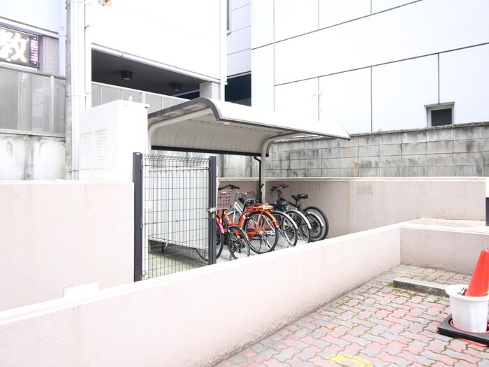 物件外観写真3　(駐輪場)