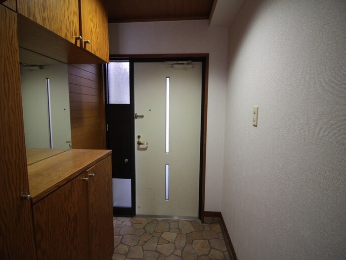 物件内観写真12　(玄関)