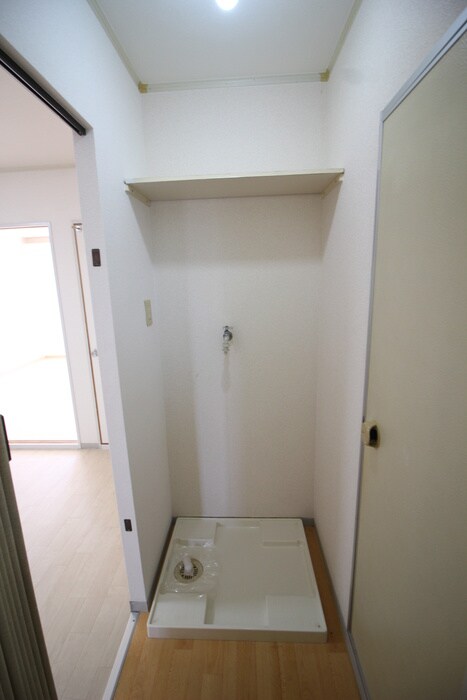 物件内観写真16　(洗濯機置場)