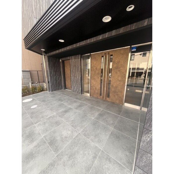 物件外観写真2　(エントランス部分)