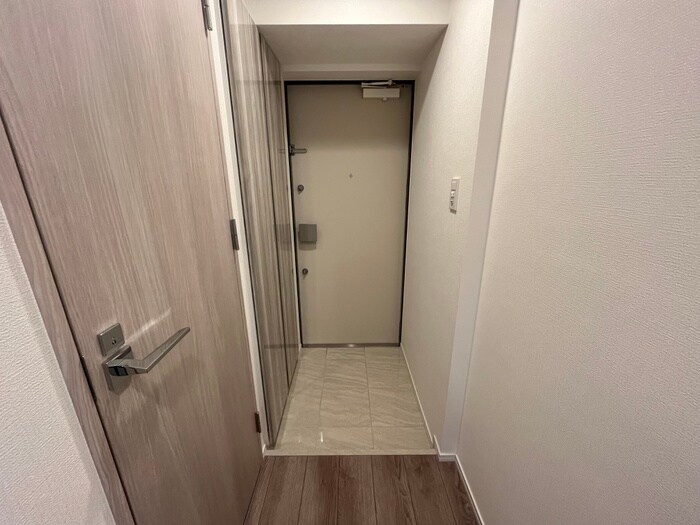 物件内観写真16　(玄関)