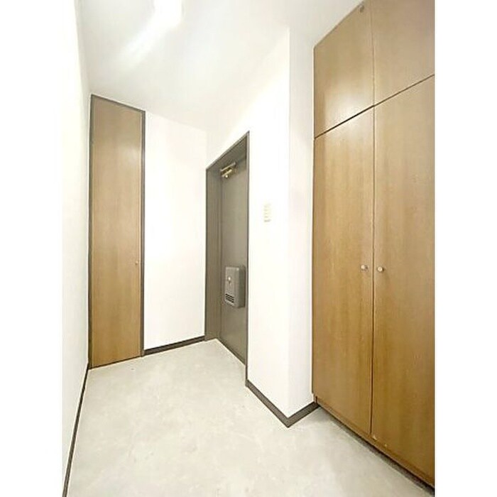 物件内観写真13　(玄関)