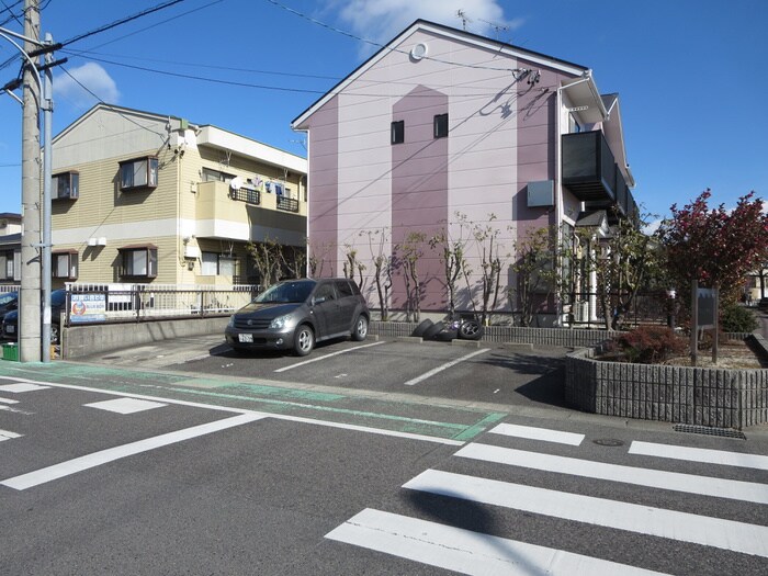 物件外観写真2　(駐車場)