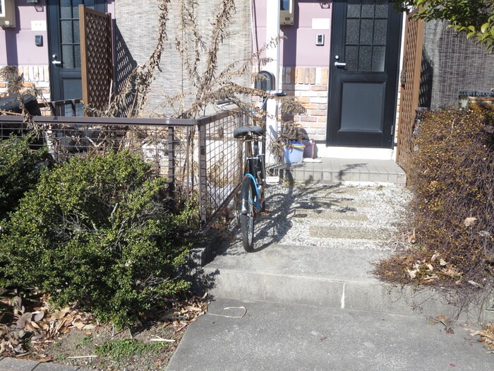 物件外観写真6　(エントランス部分)