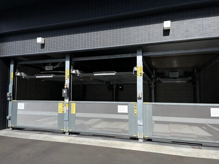 物件外観写真2　(駐車場)