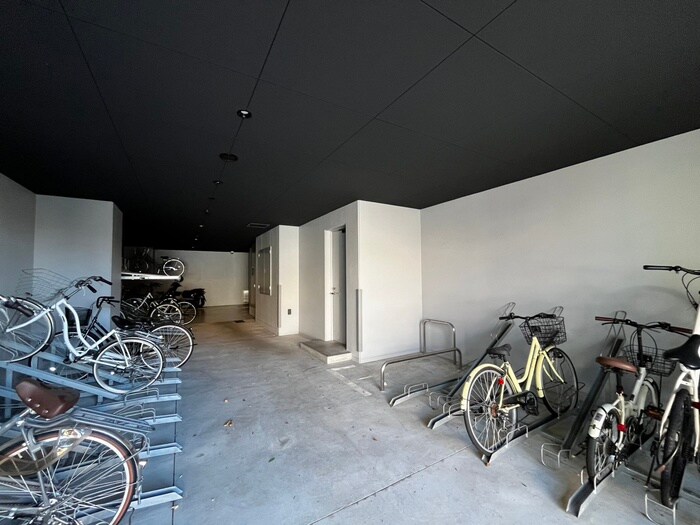 物件外観写真3　(駐輪場)
