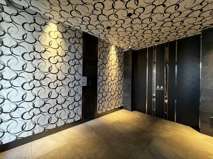 物件外観写真4　(エントランス部分)