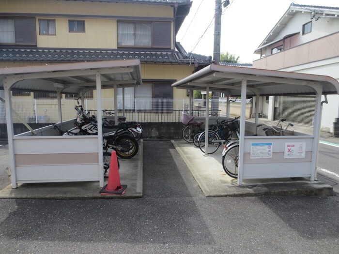 物件外観写真5　(駐輪場)