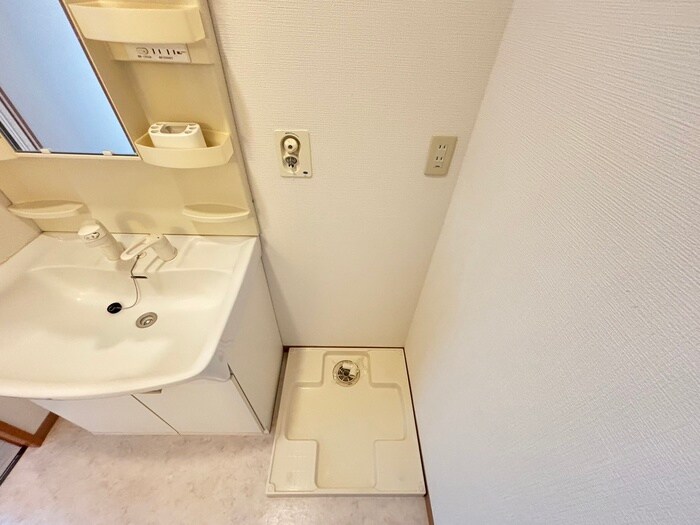 物件内観写真12　(洗濯機置場)