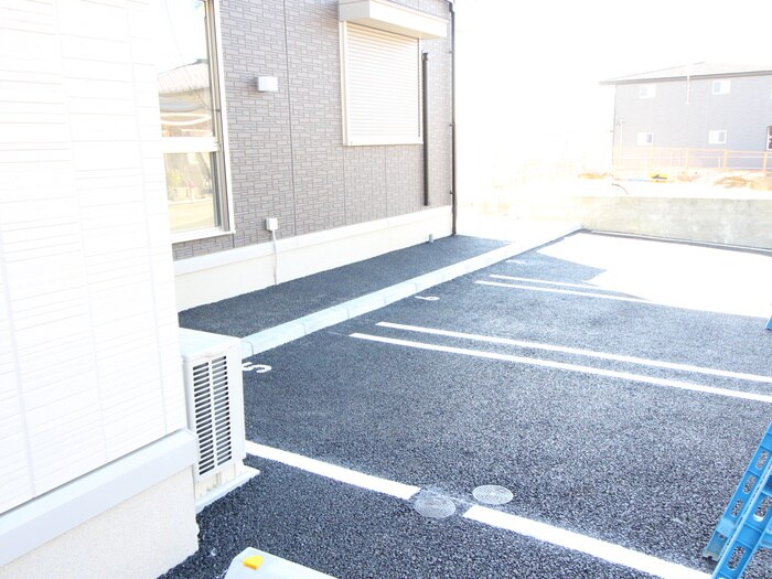 物件外観写真3　(駐車場)