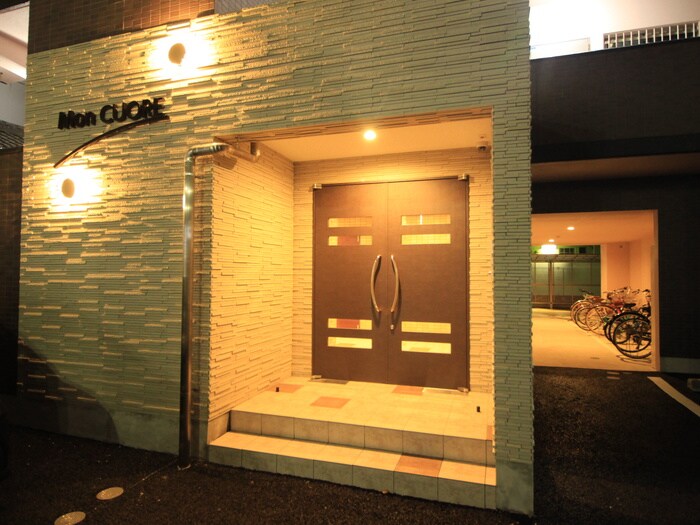 物件外観写真2　(エントランス部分)