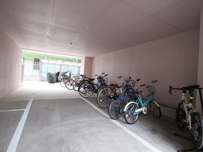 物件外観写真3　(駐輪場)