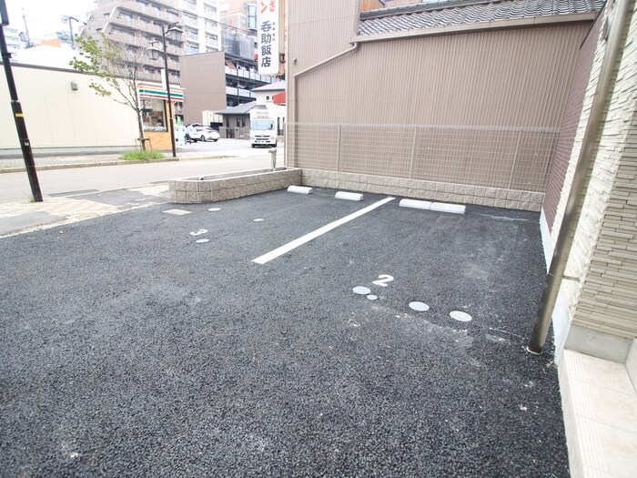 物件外観写真5　(駐車場)