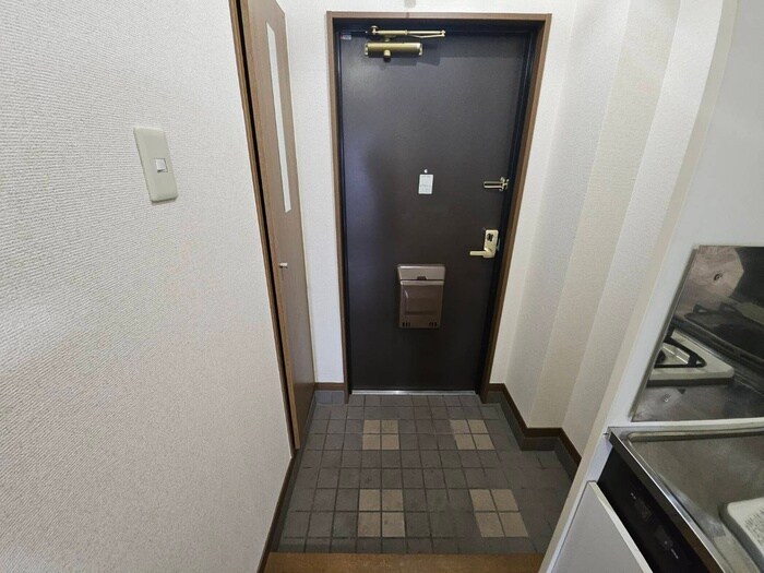 物件内観写真16　(玄関)