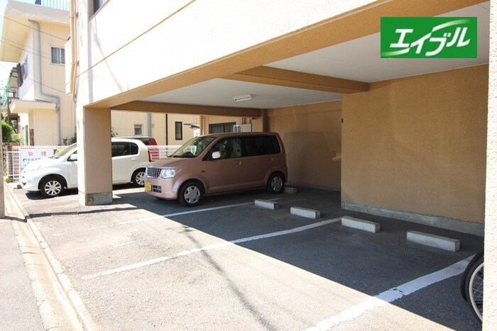 物件外観写真2　(駐車場)