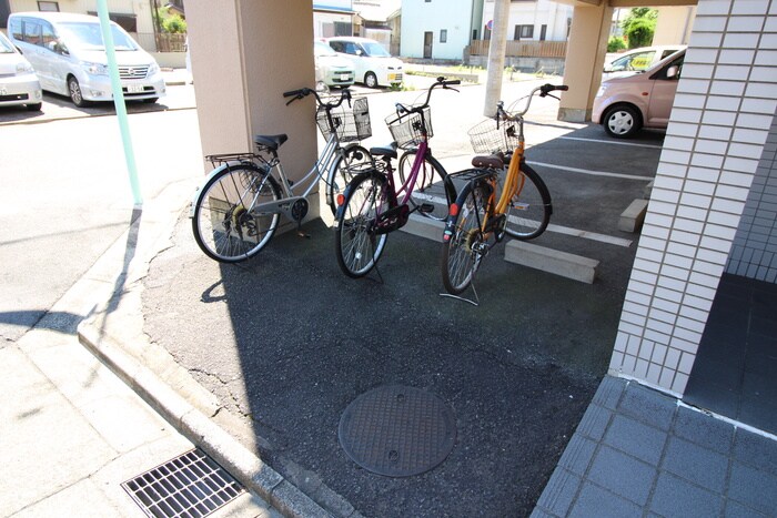 物件外観写真4　(駐輪場)