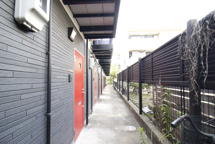 物件外観写真5　(エントランス部分)